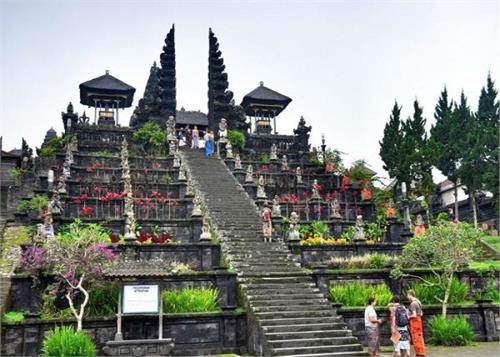 looks like the island is a hindu temple