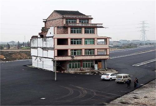 this ancestral buildings constructed between the streets and shopping mall