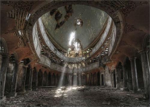 large but desolate hotel