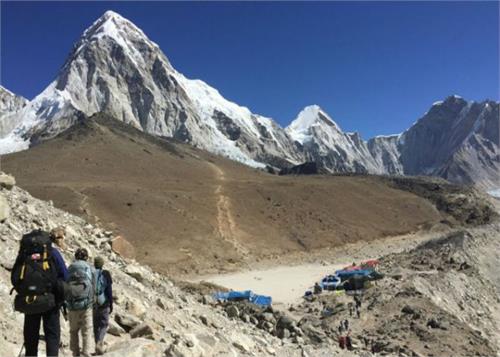 australian man dies on return from everest base camp