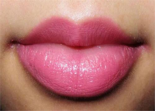 use this easy way to make lips as soft and pink