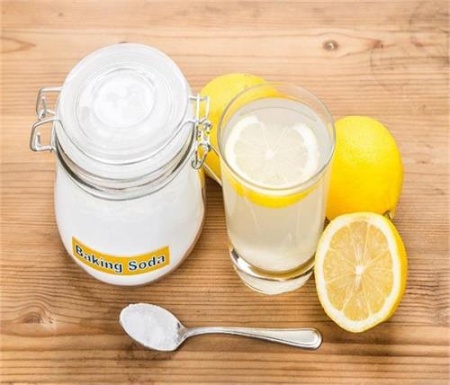 baking soda mixes with lemon juice and drinks many benefits