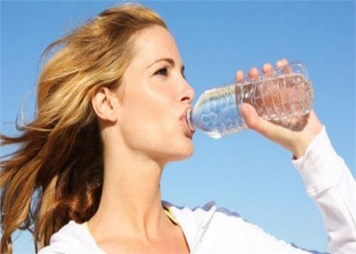 drink water in this way will cause many problems