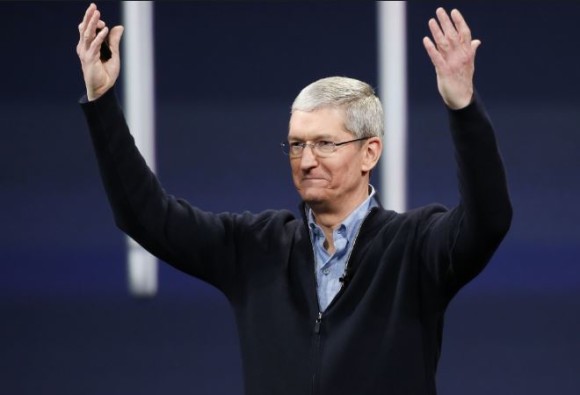 apple is the world s first company with a market valuation of  800 billion