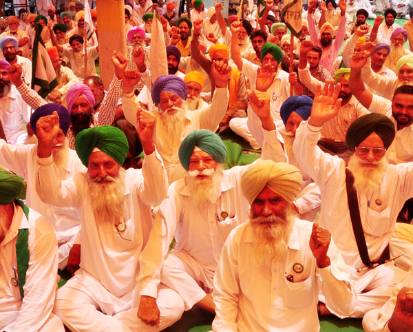 7 ਕਿਸਾਨ ਜਥੇਬੰਦੀਆਂ ਦਿੱਤਾ ਜ਼ੋਰਦਾਰ ਧਰਨਾ