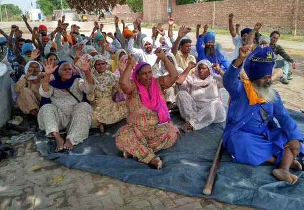 ਪੁਲਸ ਦੀ ਢਿੱਲੀ ਕਾਰਗੁਜ਼ਾਰੀ ਖਿਲਾਫ ਥਾਣੇ ਅੱਗੇ ਧਰਨਾ