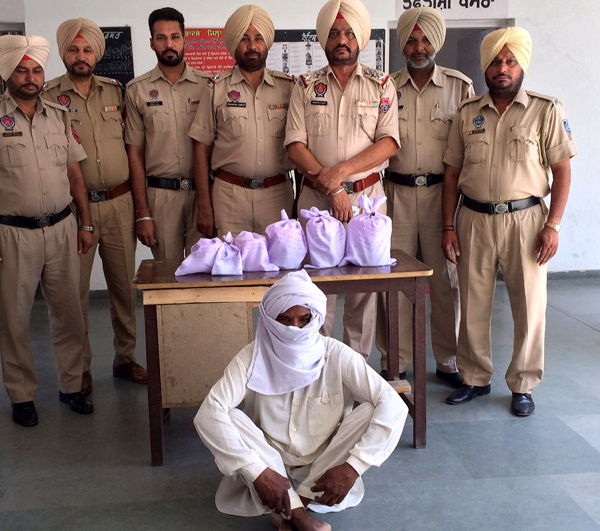 ਨਸ਼ੀਲੇ ਪਦਾਰਥਾਂ ਤੇ 35 ਹਜ਼ਾਰ ਨਕਦੀ ਸਮੇਤ ਕਾਬੂ