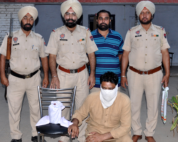 ਦੰਦਾਂ ਦਾ ਡਾਕਟਰ 750 ਗ੍ਰਾਮ ਅਫੀਮ ਸਮੇਤ ਕਾਬੂ