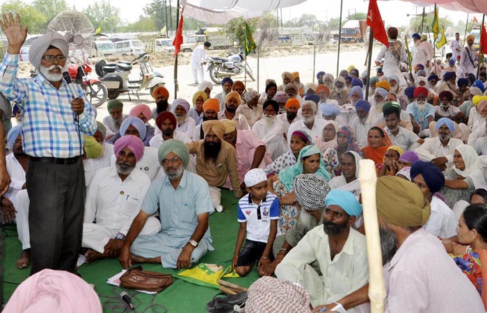 ਕਿਸਾਨ ਜਥੇਬੰਦੀਆਂ ਵੱਲੋਂ ਡੀ. ਸੀ. ਦਫਤਰ ਅੱਗੇ ਧਰਨਾ