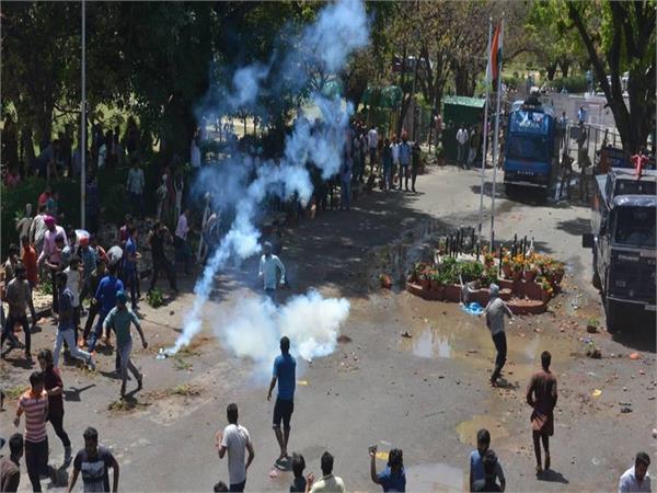 violent clashes in meerut on breaking the statue