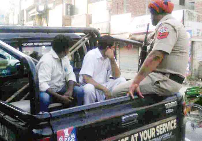 ਲਾਟਰੀ ਸਟਾਲ ''ਤੇ ਛਾਪੇਮਾਰੀ, 2 ਕਾਬੂ