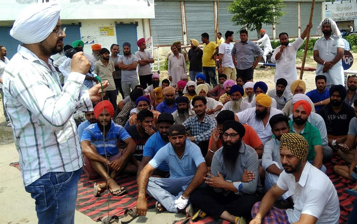 3 ਮੋਬਾਇਲ ਦੁਕਾਨਾਂ ''ਚ ਚੋਰੀ