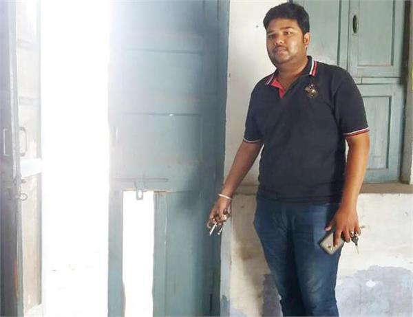 the thieves lock the bricks of the teenage foundation