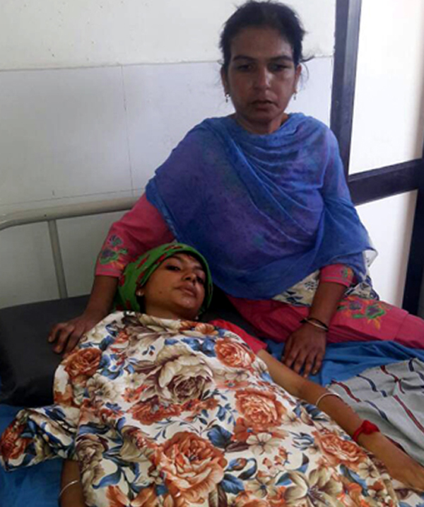 ਬੱਚੇ ਦੇ ਜਨਮ ਦੇ ਸਮੇਂ ਹੋਇਆ ਫੈਮਿਲੀ ਡਰਾਮਾ ਮਾਂ ਬੋਲੀ-ਸਹੁਰੇ ਪਰਿਵਾਰ ਨੇ ਬੱਚੇ ਨੂੰ ਖੋਹ ਕੇ ਪਟਕ ਦਿੱਤਾ ਬੈੱਡ ''ਤੇ