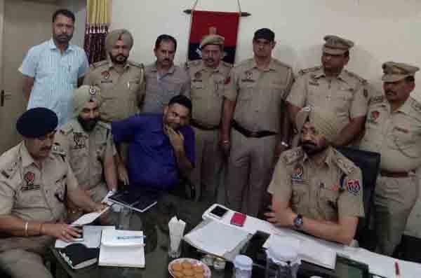 2 gangsters escaped from the cops of 50 police personnel