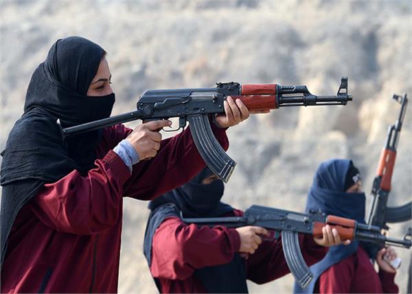 pakistani womens target metro train
