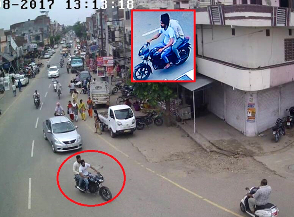 ਲੁੱਟ ਦੀਆਂ ਤਸਵੀਰਾਂ ਹੋਈਆਂ ਸੋਸ਼ਲ ਮੀਡੀਆ ''ਤੇ ਵਾਇਰਲ