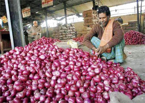 farmers protested by the closure of onion purchase