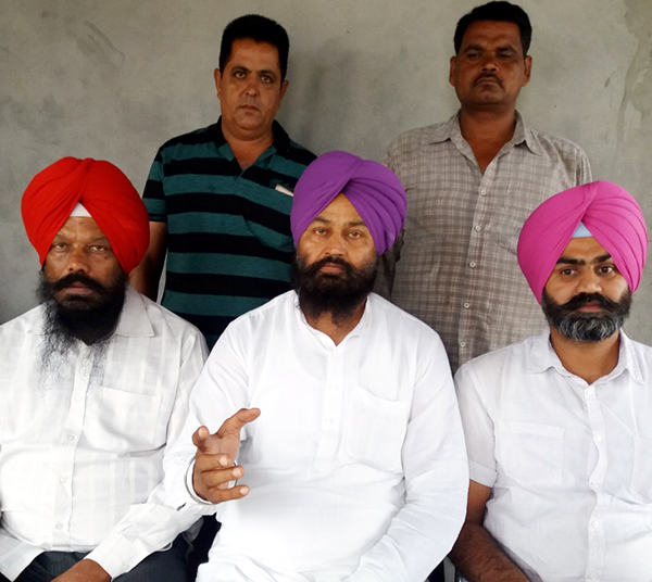 ਕਾਂਗਰਸੀ ਸਰਪੰਚ ''ਤੇ ਤਿੰਨ ਮੁਕੱਦਮੇ ਦਰਜ