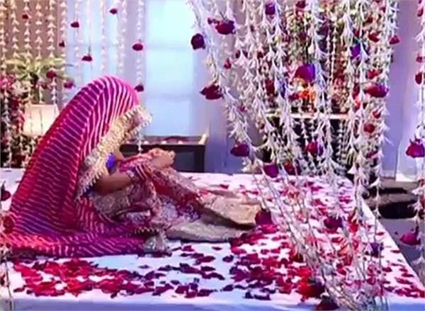 look at a wife in suhagraat husband shocked
