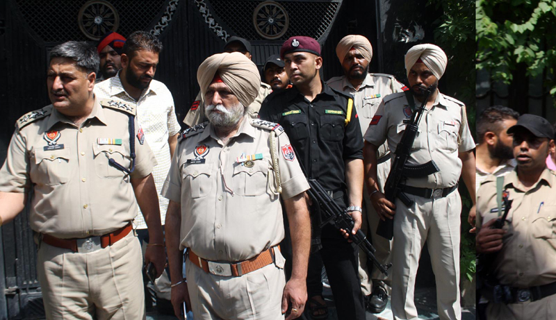 ਇੰਦਰਜੀਤ ਤੋਂ ਇਕ ਹੋਰ ਏ. ਕੇ. 47 ਰਾਈਫਲ ਬਰਾਮਦ, ਇੰਦਰਜੀਤ ਦੇ ਘਰ ''ਤੇ ਸਾਢੇ 3 ਘੰਟੇ ਤਕ ਚੱਲੀ ਕਾਰਵਾਈ