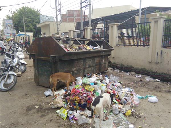 the mother child raised the issue of dump of leftovers before the center