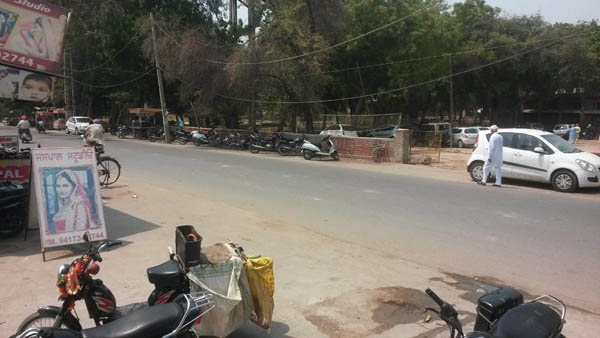 ਸੜਕਾਂ ਕਿਨਾਰੇ ਖੜ੍ਹੇ ਵਾਹਨ ਦਿੰਦੇ ਹਨ ਹਾਦਸਿਆਂ ਨੂੰ ਸੱਦਾ