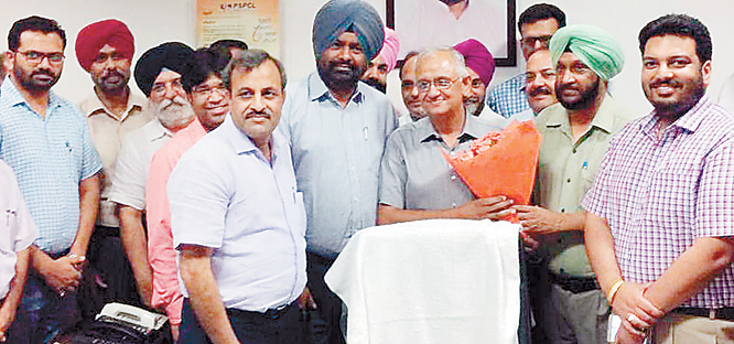 ਕਾਂਗਰਸ ਨੇ ਵਧੀਆ ਅਧਿਕਾਰੀਆਂ ਨੂੰ ਦੁਬਾਰਾ ਫੀਲਡ ''ਚ ਉਤਾਰਿਆ