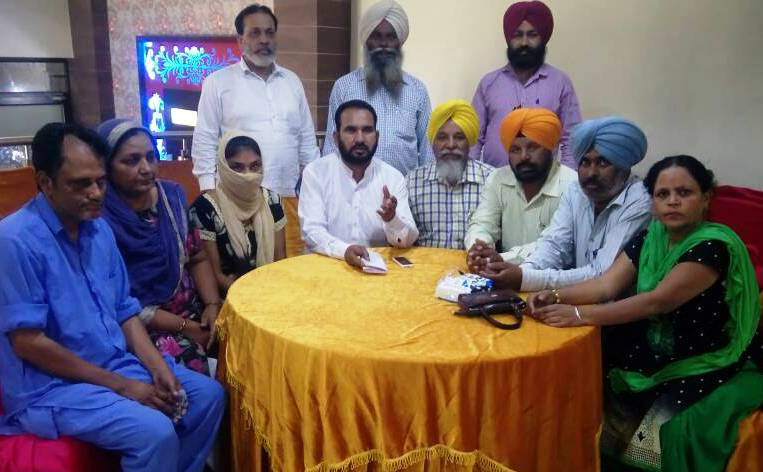 ਛੇੜਛਾੜ ਮਾਮਲੇ ''ਚ ਪੁਲਸ ''ਤੇ ਜਬਰੀ ਸਮਝੌਤਾ ਕਰਵਾਉਣ ਦੇ ਦੋਸ਼