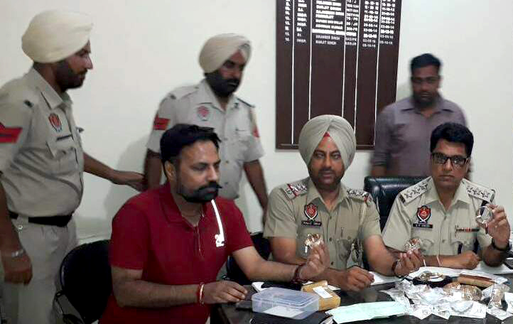 ਪੁਲਸ ਨੇ 25 ਲੱਖ ਦਾ ਸੋਨਾ ਕੀਤਾ ਬਰਾਮਦ