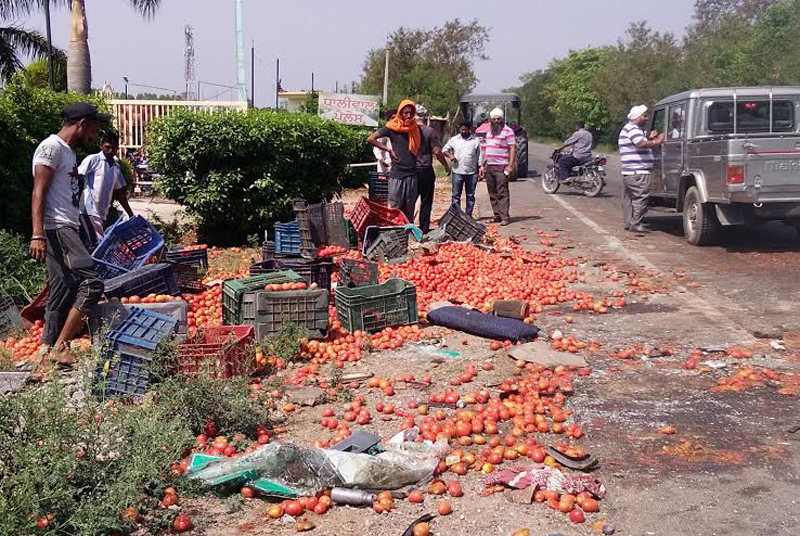 ਸੜਕ ਹਾਦਸੇ ''ਚ ਇਕ ਦੀ ਮੌਤ, 4 ਜ਼ਖਮੀ