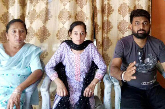 ...ਜਦੋਂ ਤੀਜਾ ਵਿਆਹ ਕਰਾਉਂਦੇ ਐੱਨ. ਆਰ. ਆਈ. ਨੂੰ ਪਤਨੀ ਨੇ ਫੜਿਆ ਰੰਗੇ ਹੱਥੀਂ!