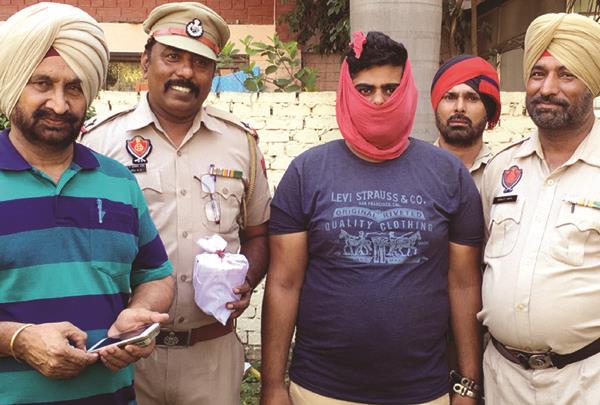 one arrested  including heroin of 15 crores