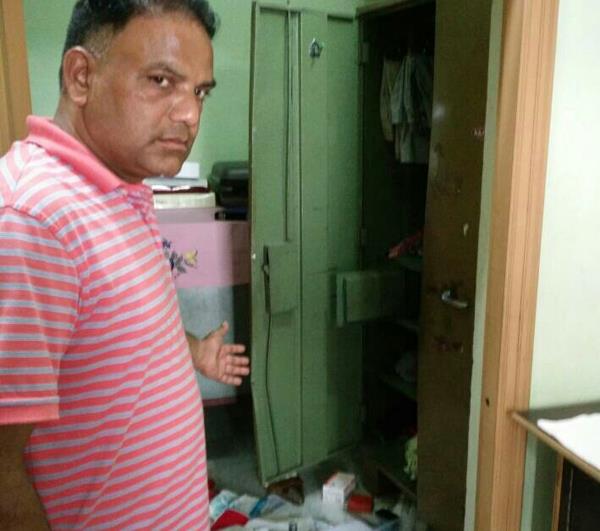 teacher  s house steals from day to day