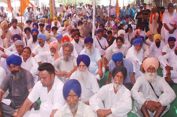 ਕਾਂਗਰਸ ਸਰਕਾਰ ਵਿਰੁੱਧ ਅਕਾਲੀ-ਭਾਜਪਾ ਨੇ ਦਿੱਤਾ ਜ਼ਿਲਾ ਪੱਧਰੀ ਧਰਨਾ