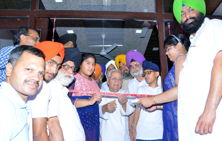 ਸੰਨੀ ਫਰਨੀਚਰ ਵਿਖੇ ਪਦਮਸ਼੍ਰੀ ਵਿਜੇ ਚੋਪੜਾ ਜੀ ਦਾ ਭਰਵਾਂ ਸਵਾਗਤ