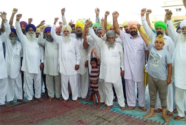 farmers stutter against government