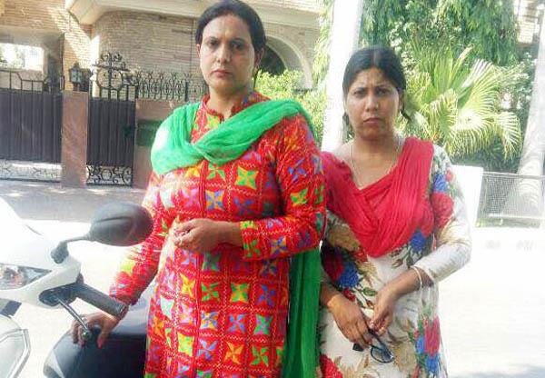 the trader  s wife took her purse from him