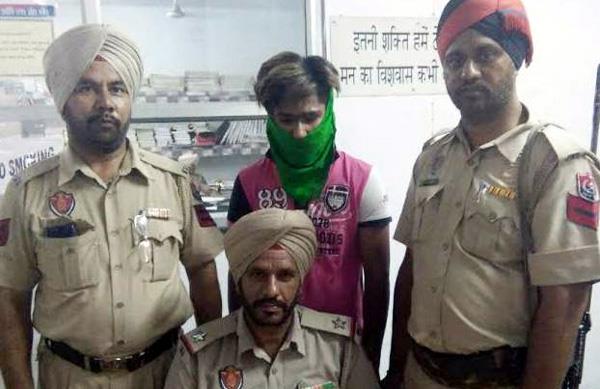 smugglers arrested for supplying charas