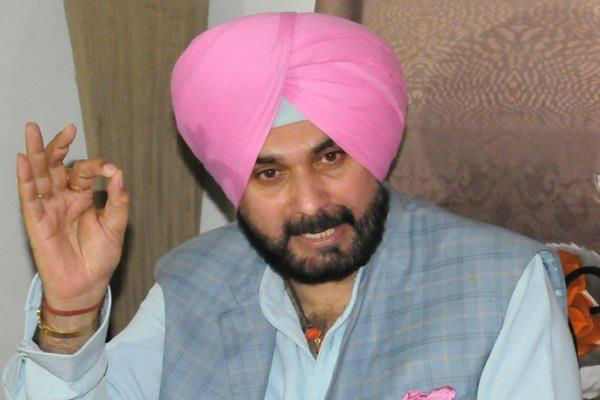 ਬਾਦਲ ਪਰਿਵਾਰ ਕਿਵੇਂ ਬਣਿਆ 650 ਬੱਸਾਂ ਦਾ ਮਾਲਕ : ਸਿੱਧੂ