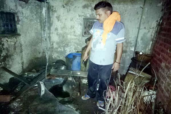 gas cylinders in kitchen house  loss of 2 lakh