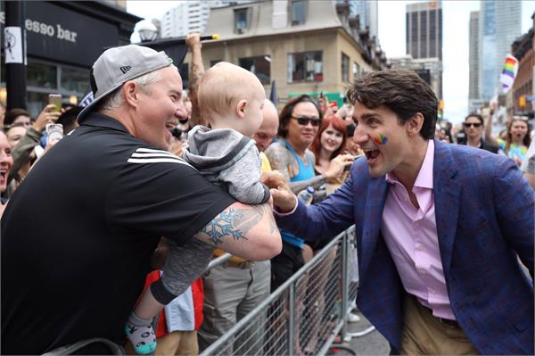 pm justin trudeau attends toronto pride parade