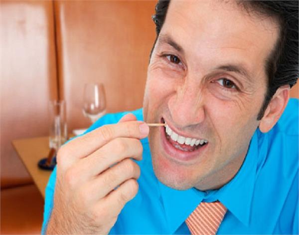 use of toothpick after feeding should be cautious