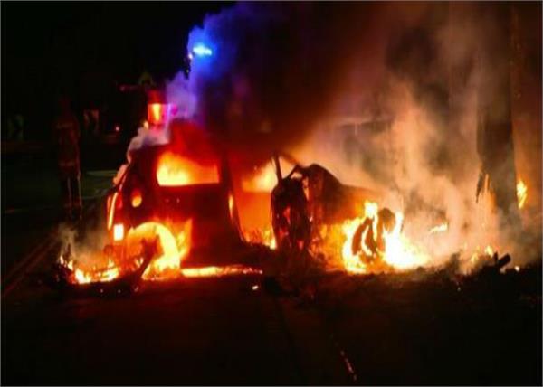 man dies after car crashes into tree and bursts in blue mountains