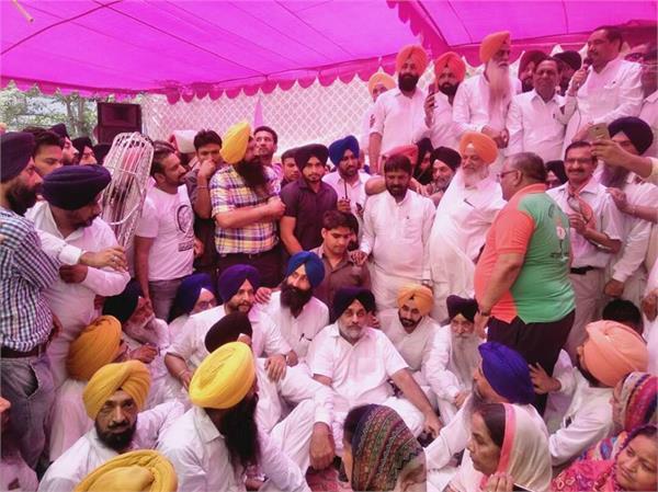 ਲੁਧਿਆਣੇ 'ਚ ਸੁਖਬੀਰ ਬਾਦਲ ਨੇ ਵਰਕਰਾਂ ਦੇ ਭਾਰੀ ਇੱਕਠ ਨਾਲ ਕਾਂਗਰਸ ਦੇ ਖਿਲਾਫ ਕੀਤਾ ਧਰਨਾ ਪ੍ਰਦਰਸ਼ਨ