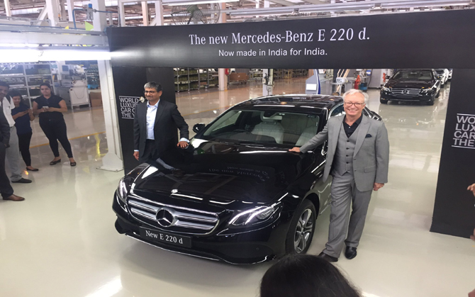 Mercedes-benz ਨੇ ਭਾਰਤ ''ਚ ਲਾਂਚ ਕੀਤਾ E-class ਦਾ ਨਵਾਂ 5220d ਵੇਰੀਅੰਟ, ਜਾਣੋ ਕੀਮਤ ਅਤੇ ਖੂਬੀਆਂ