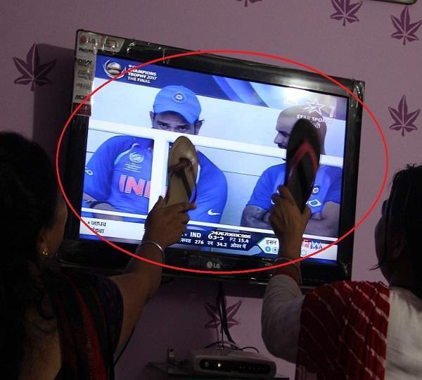 pictures  shoes  cricket lovers  screaming