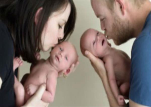 mother after giving birth to the twin daughters pictures 