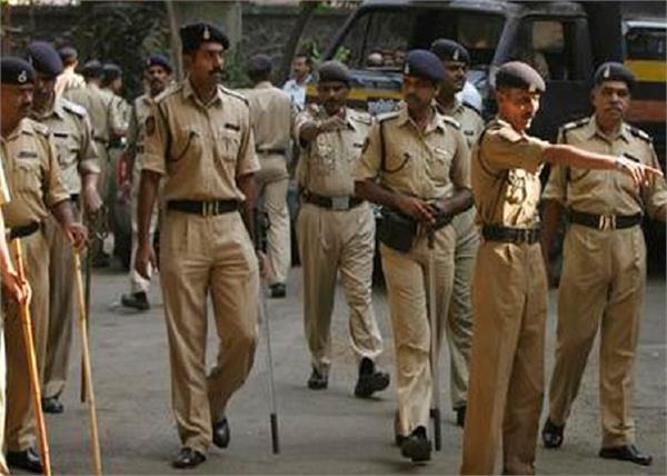 the policeman who handles the accused  s wife  s honor in exchange for a bribe 