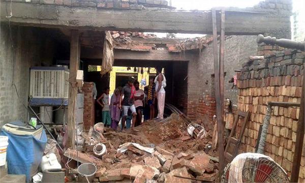 ਮਕਾਨ ਦੀ ਛੱਤ ਡਿੱਗਣ ਨਾਲ ਵਾਪਰੇ ਹਾਦਸੇ ''ਚ ਜ਼ਿੰਦਗੀ ਤੇ ਮੌਤ ਦੀ ਲੜਾਈ ਲੜ ਰਹੀ ਕੋਮਲ ਨੇ ਤੋੜਿਆ ਦਮ